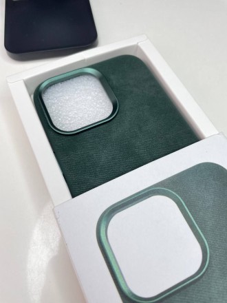 Чехол для iPhone 15 тканевый, темно-зеленый