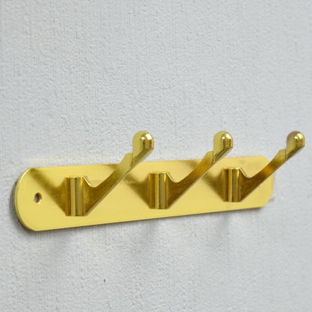 Крючок на планке настенная металлическая 3 крючка 26 см, золотой