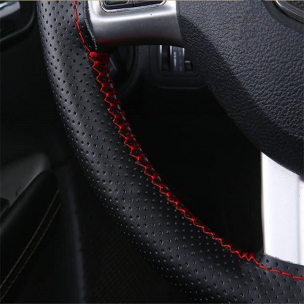 Прошиваемая обивка для руля автомобиля, полный комплект черный с красными нитями