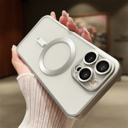 Чехол с поддержкой Magsafe матовый по бокам и с защитой камеры для iPhone 15, серебряный