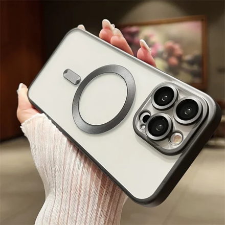 Чехол с поддержкой Magsafe матовый по бокам и с защитой камеры для iPhone 15 Pro, черный