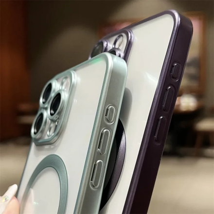Чехол с поддержкой Magsafe матовый по бокам и с защитой камеры для iPhone 15 Pro Max, серебряный
