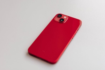 Муляж iPhone 14, красный