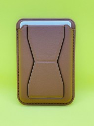 Кожаный чехол бумажник для карт и визиток с MagSafe коричневый для IPhone с подставкой