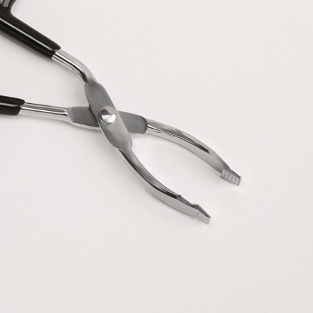 Пинцет в форме ножниц, прорезиненные ручки, 8 см, на блистере, цвет чёрный/серебристый