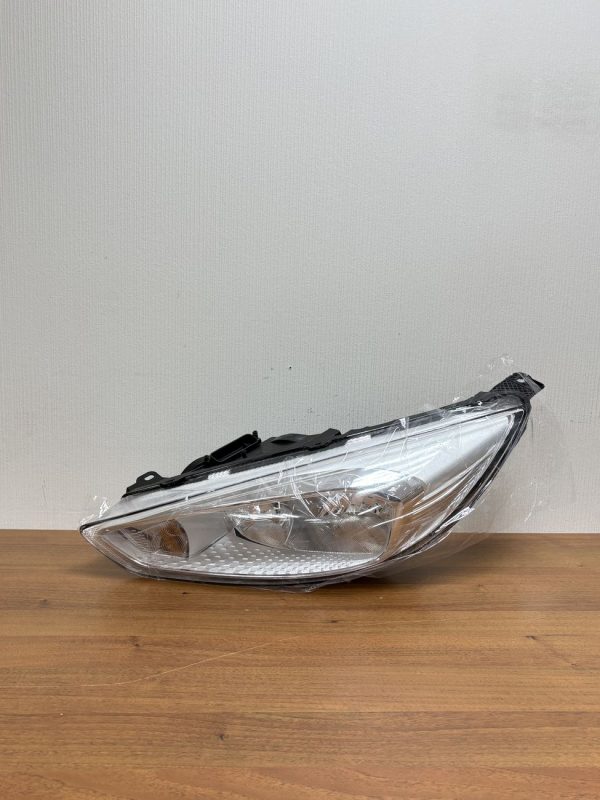 Передняя фара для Ford Focus 3 Рестайлинг 2014-2019 левая