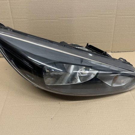 Передняя фара затемненная для Ford Focus 3 Рестайлинг 2014-2019 правая