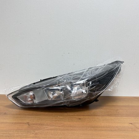 Передняя фара затемненная для Ford Focus 3 Рестайлинг 2014-2019 левая