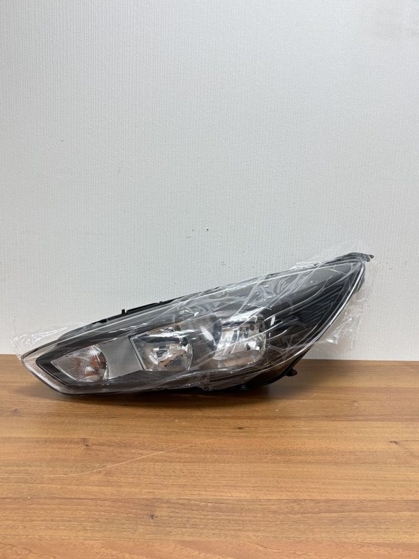 Передняя фара затемненная для Ford Focus 3 Рестайлинг 2014-2019 левая