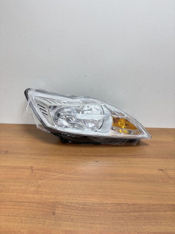 Передняя фара для Ford Focus 2 Рестайлинг 2007-2011 правая