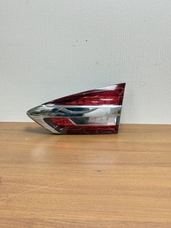 Задний фонарь крышки багажника для Ford Mondeo 5 Рестайлинг 2019-2022 правый