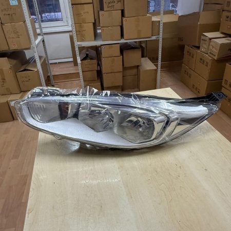 Передняя фара для Ford Fiesta 2012-2019 левая