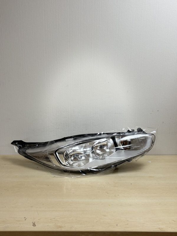 Передняя фара для Ford Fiesta 2012-2019 правая