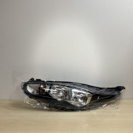 Передняя фара для Ford Fiesta 2012-2019 затемненная левая