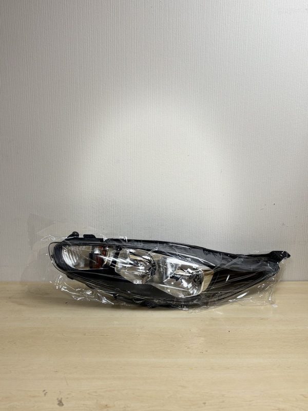 Передняя фара для Ford Fiesta 2012-2019 затемненная левая