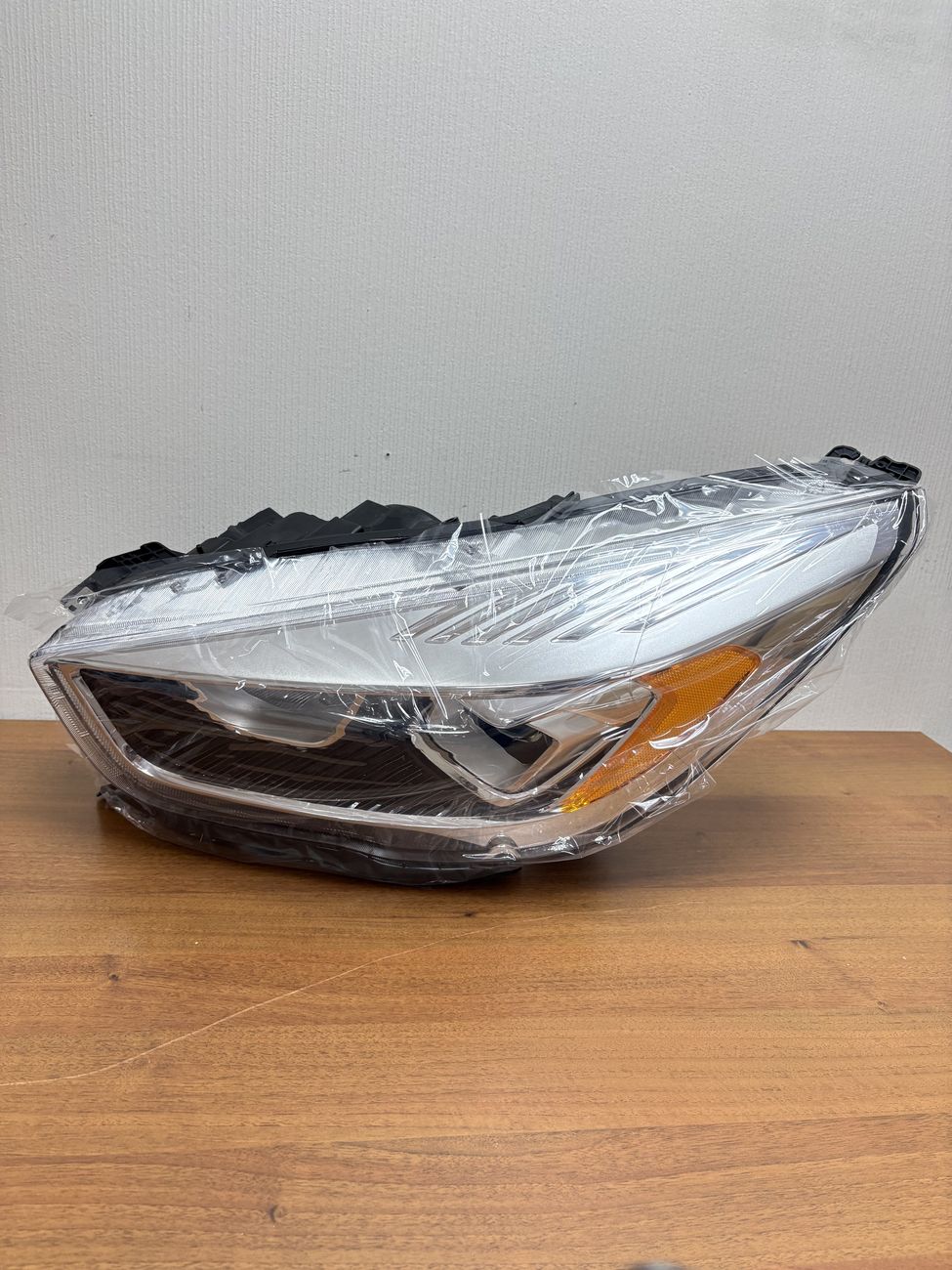 Передняя фара для Ford Kuga 2 Рестайлинг 2016-2019 левая