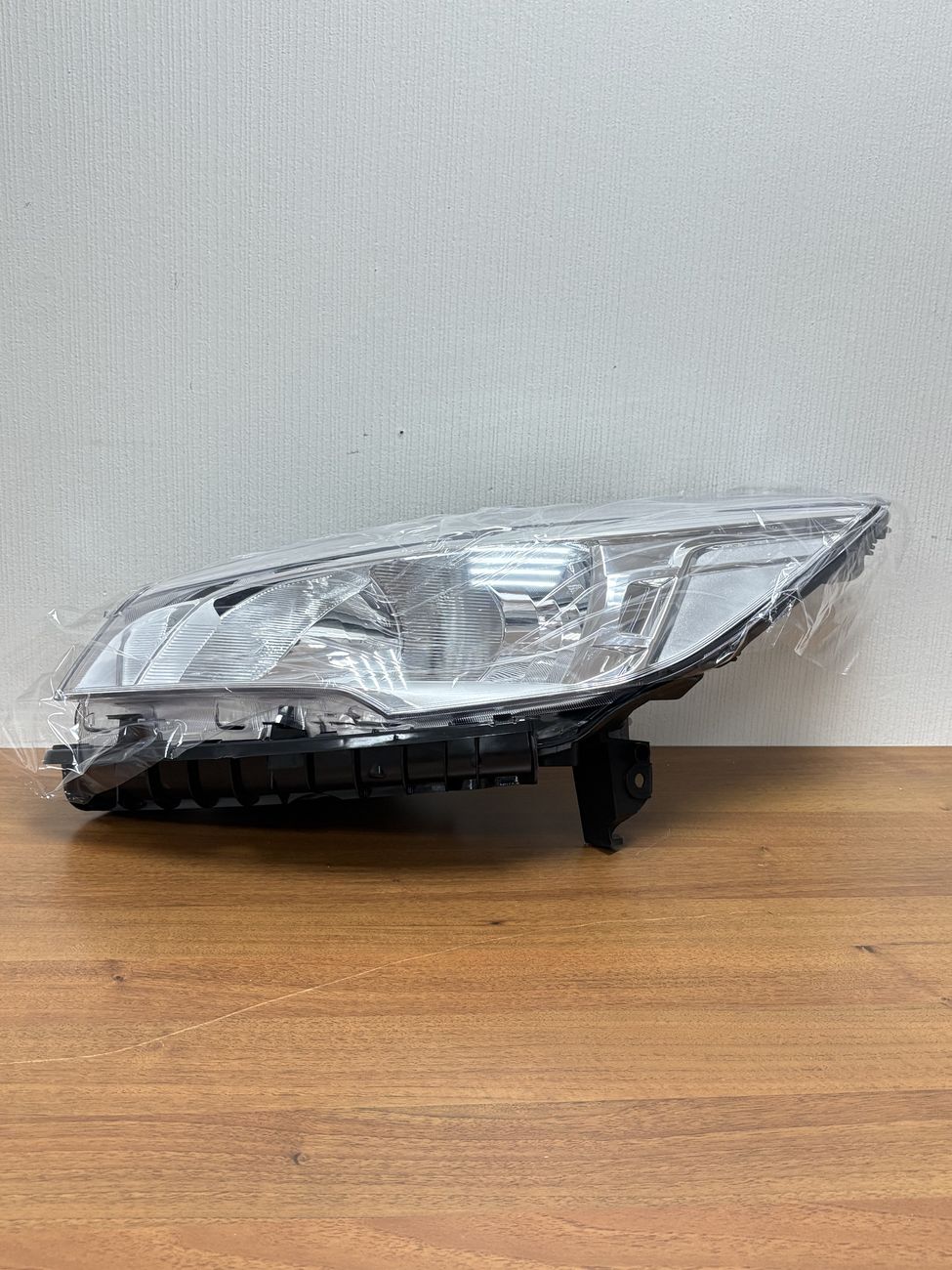 Передняя фара для Ford Kuga 2 2012-2016 левая