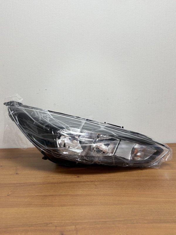 Передняя фара затемненная для Ford Focus 3 Рестайлинг 2014-2019 правая