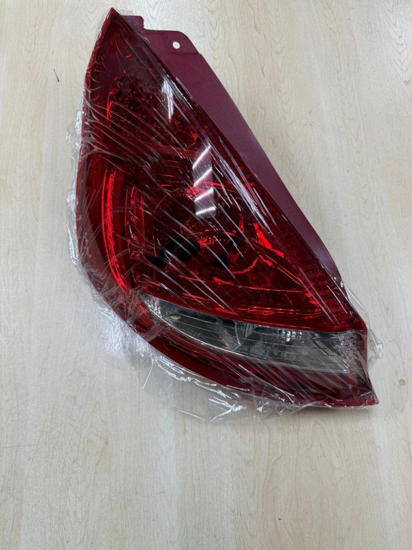 Фонарь задний для Ford Fiesta 2008-2013 левый