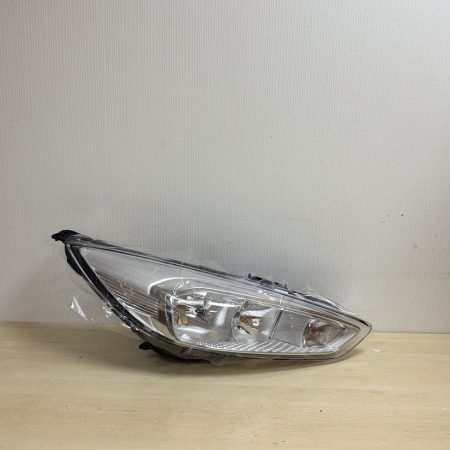 Передняя фара для Ford Focus 3 Рестайлинг 2014-2019 правая