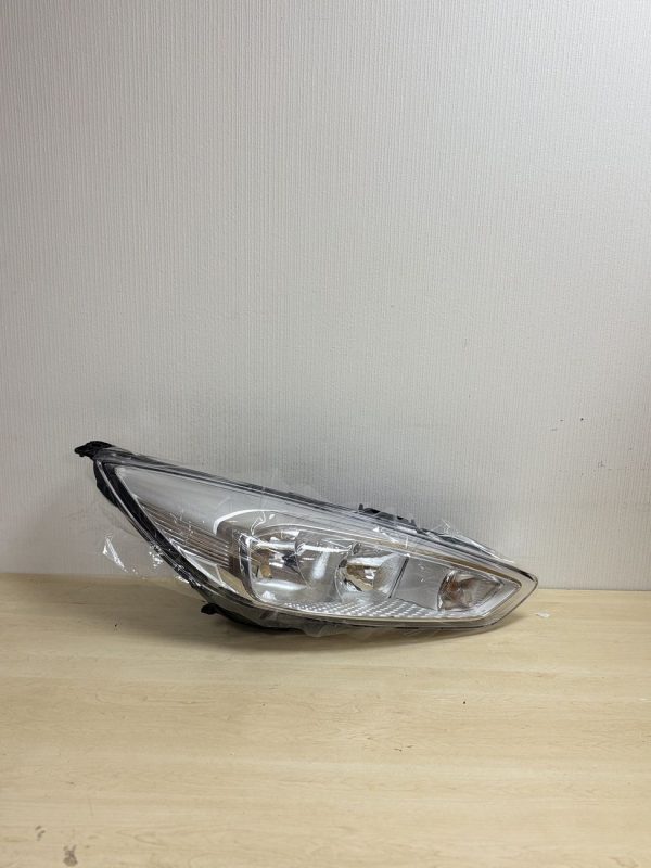 Передняя фара для Ford Focus 3 Рестайлинг 2014-2019 правая