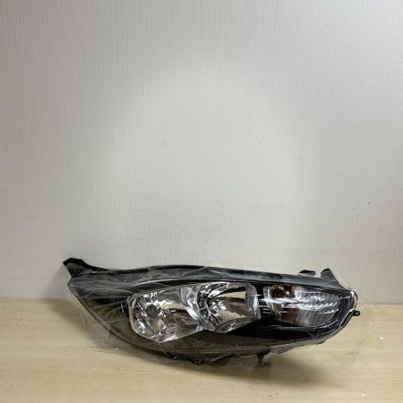 Передняя фара для Ford Fiesta 2012-2019 затемненная правая